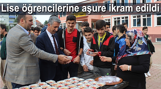 Türkeli'de öğrencilere aşure ikramı yapıldı
