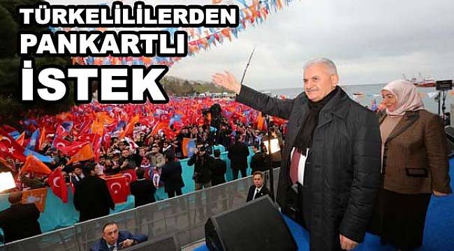 Başbakan'ın ziyaretinde Türkelililerden pankartlı istek