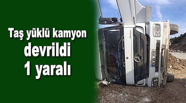 Taş yüklü kamyon devrildi: 1 yaralı