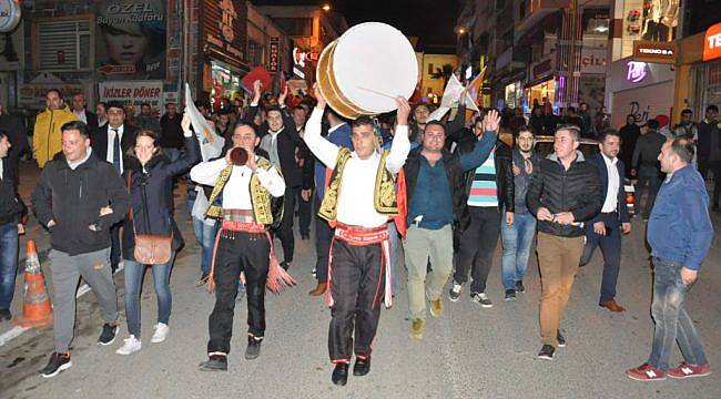Sinop'ta referandum sonucu kutlandı
