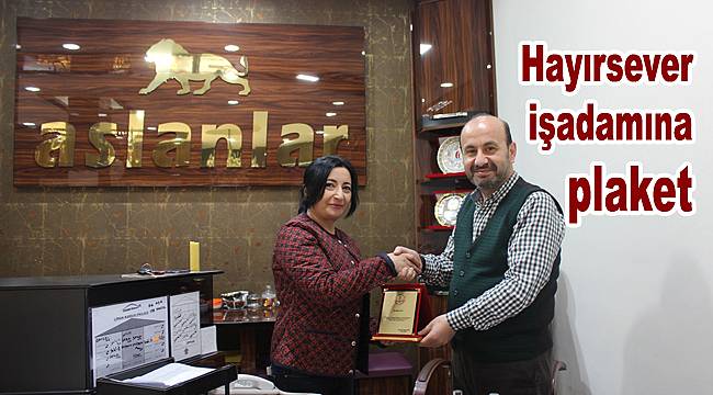 Hayırsever işadamına plaket