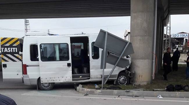 Sinop'ta öğrenci servisi kaza yaptı: 13 yaralı