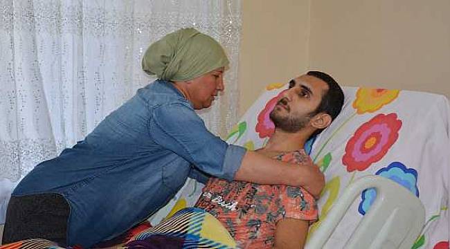 İki çocuk babası felçli genç yardım bekliyor