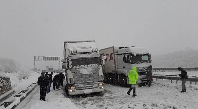 Sinop-Samsun yolu 2 saate yakın trafiğe kapandı