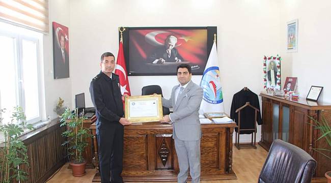 Kaymakam Kini'den teşekkür ve başarı belgesi
