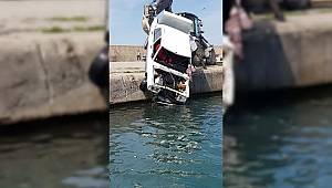 Türkeli'de otomobil denize düştü