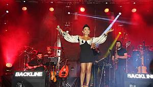 Melek Mosso'dan Ayancık'ta unutulmaz konser