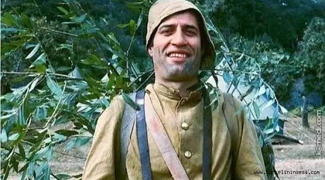 Askerlikte Kemal Sunal'a ''Askerlerle konuşmama yasağı''