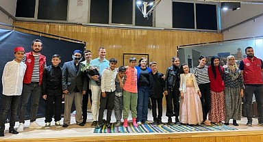 Türkeli’de “Evlere Şenlik” adlı tiyatro oyunu sergilendi