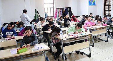 1300 öğrenciye ücretsiz deneme sınavı yapıldı