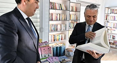 Aytmatov'un eserleri kütüphaneye bağışlandı