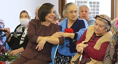 Başkan Kınay'dan Huzurevi'nde anlamlı yeni yıl kutlaması