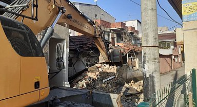 Bursa Osmangazi'de metruk binalar yıkılıyor