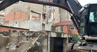 Bursa'da metruk bina temizliği