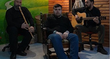 Bursa'da okuduğu şiirle büyük beğeni aldı