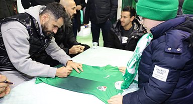Bursaspor, 'Yeni Yıl Meydanı'nda taraftarla buluştu