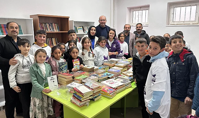 Deprem bölgesindeki okullara kitap desteği... 10 binden fazla kitap teslim edildi