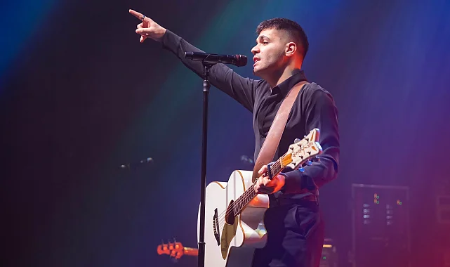 Emir Can İğrek'ten İstanbul'da unutulmaz performans