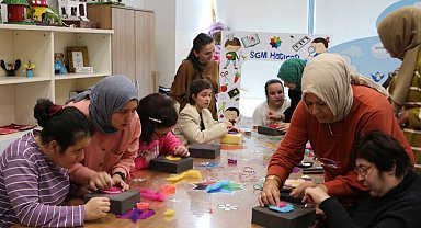 Engelsiz yüreklere yeşil-siyah ve eğlence dolu bir ev sahipliği