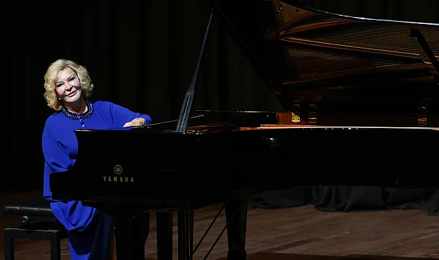 Gülsin Onay, 'Göz Göze Ritimler'le büyüledi