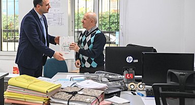 İzmir Bornova'da Başkan Eşki'den personele yeni yıl hediyesi