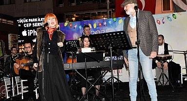 İzmir Bornova'da 'Yeni Yıl' coşkusu