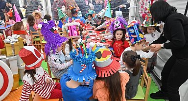 Manisalı çocuklar yeni yıl coşkusunu doyasıya yaşadı