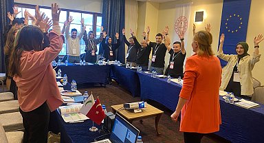 Yeşilay seferberlikte görev alacak eğitimcileri yetiştiriyor