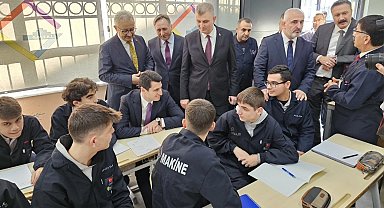 Bakan Yardımcısı Macit, Kocaeli'de liseli öğrencileri ziyaret etti