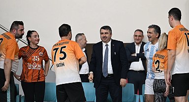 Başkan Yılmaz Belediyeler Arası Voleybol Dostluk Turnuvası'nı izledi