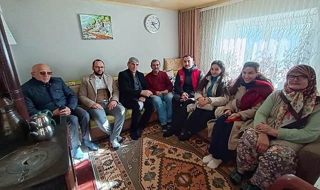 Bilecik'te gönüllü gençlerden 'Büyüklere Vefa Zamanı'