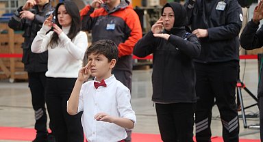Bursa Burulaş'ta hizmet bir 'işaret'e bakıyor