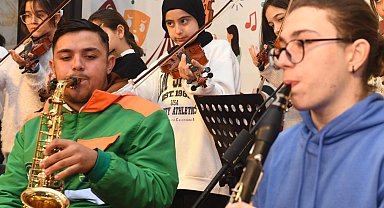 Bursa'da Gençlik Orkestrası ve Korosu'ndan öğrencilere tatil konseri