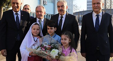 Bursa'da öğrencilerin karne heyecanı