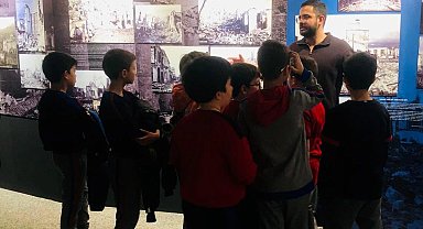 Çocuklar İzmir'in tarihini sergiler, atölyeler ve öykülerle öğreniyorlar