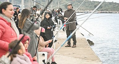 İzmir Bornovalı çocuklar balık tutmayı öğrendi