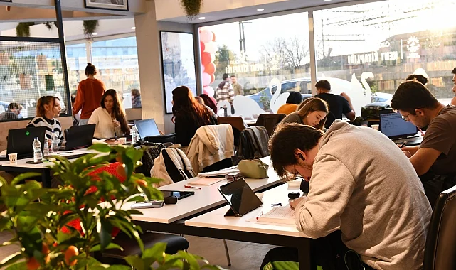 İzmir'de Kent Kitaplığı'na yoğun ilgi
