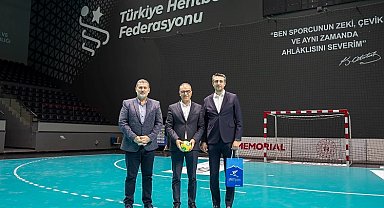 Kayseri Erciyes'te kar hentbolu heyecanı
