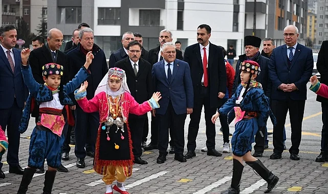 Kayseri protokolü karne dağıttı