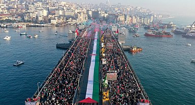 On binler Galata Köprüsü'ne yürüdü!
