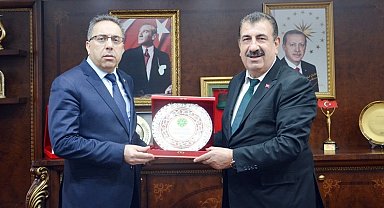 TÜDKİYEB'den Bakan Yardımcısı Gümen'e şükran plaketi