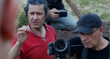 Absürt varoluşçuluğun perdesi aralanıyor !