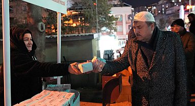 Ankara Keçiören'de kandil simidi ikramı