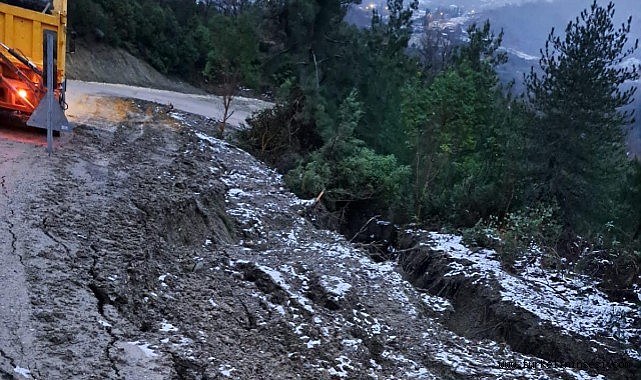 Ayancık'ta heyelan