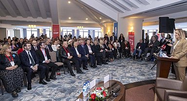 Aylin Nazlıaka: Türkiye'nin amiral gemisi İzmir