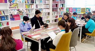 Bilecik'te Pazaryeri Kaymakamı öğrencilerle kitap okudu