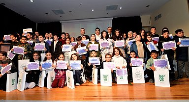 Bornova'da genç kaşifler sertifikalarını aldı