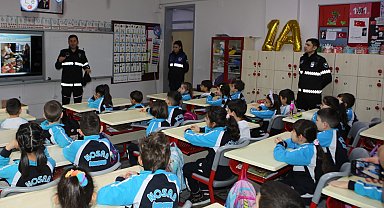 Bursa Nilüferli minikler zabıtaları yakından tanıyor