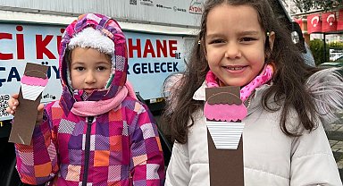 Bursa'da çocuklar kendi kitap ayraçlarını tasarladı