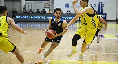Çayırova, Fenerbahçe Koleji'ni yendi